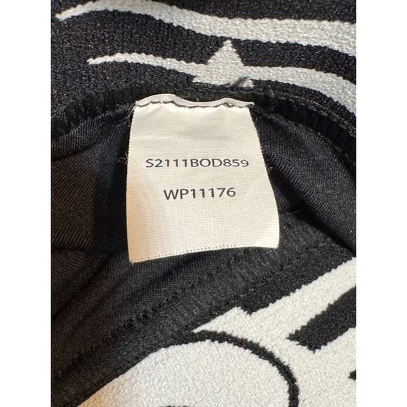 New Balance | Relentless Crossover High Rise Tight | Black Leggings | Medium - Picture 3 of 11